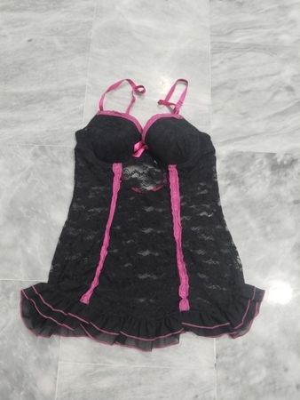 Schwarzes und rosa Spitzen-Babydoll
