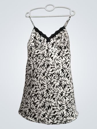 Pajama Heaven Schwarz-Weißes Slipkleid mit Blattmuster