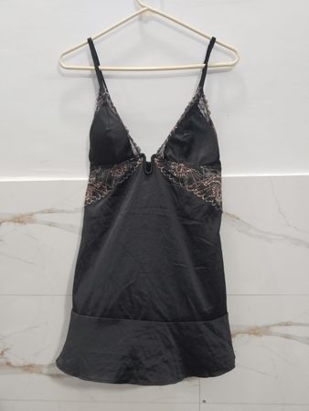 Auden Intimates Schwarzes Negligé mit Spitzenbesatz
