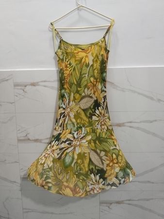 Fließendes Slip-Kleid mit Blumenmuster
