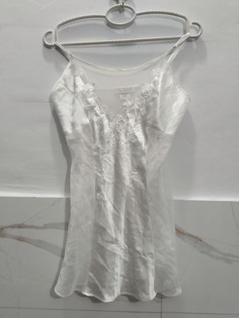 Verführerische Kleidung von Cinema Elle White Slip