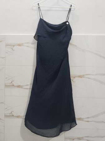 Schwarzes Spaghettiträger-Kleid