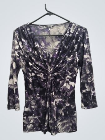 Daisy Fuentes bedrucktes V‑Ausschnitt-Oberteil