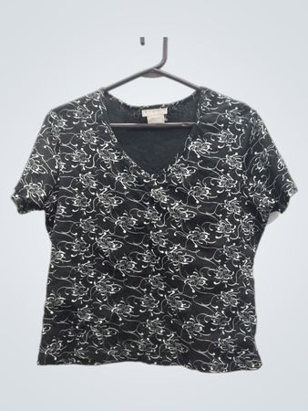 WORTHINGTON Women's schwarzes T-Shirt mit Blumenmuster und V-Ausschnitt