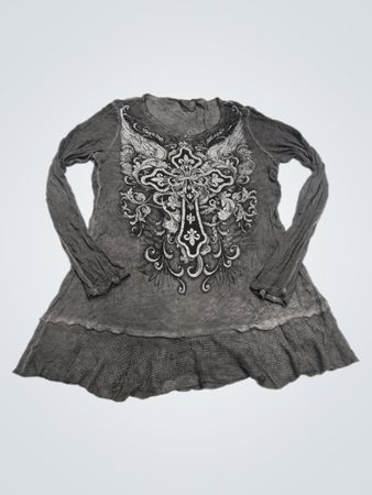 Grau langärmeliges T-Shirt mit verziertem Kreuz