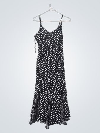 Schwarzes Kleid mit Punkten