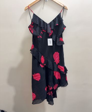 Miss Anne Schwarzes Blumenmuster Rüschendress