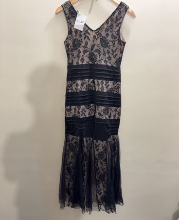 Cardolite Petite schwarzes Spitzenkleid