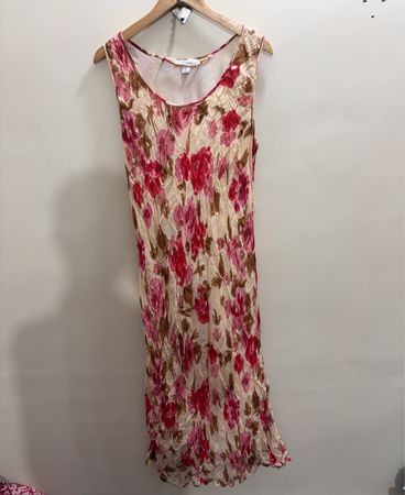 Dressbarn Blumenkleid ärmelloses Midikleid