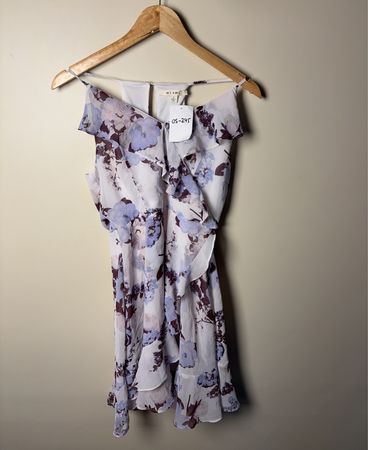 Kleid mit Blumenmuster und Rüschen