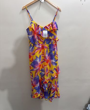 Sofia Vergara Kleid mit Blumenmuster und Rüschen