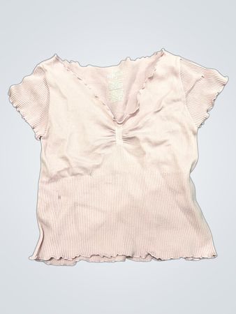 PINK REPUBLIC Rippstrick-Top mit V-Ausschnitt und gewelltem Saum