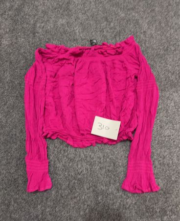Streetwear Society Off-Shoulder Crop-Top