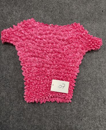 Pink gerafftes Kurzarmoberteil mit "607"-Etikett