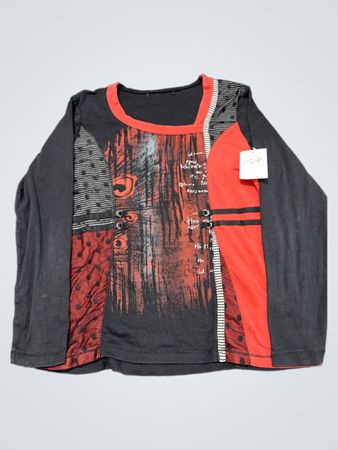 Langärmeliges schwarzes und rotes Grafik-T-Shirt