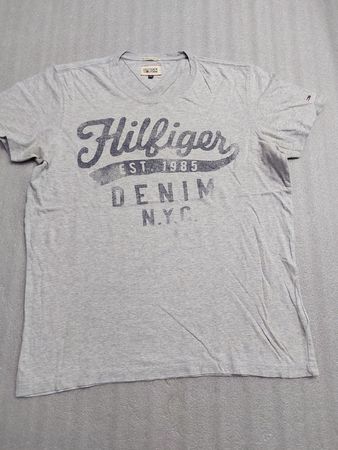 Tommy Hilfiger Printed V-Neck T-Shirt