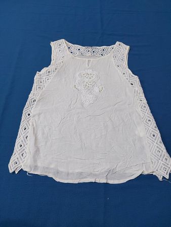 EUNZ White Lace Sleeveless Top