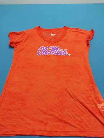 Ole Miss G for Her von Alyssa Milano V-Ausschnitt T-Shirt