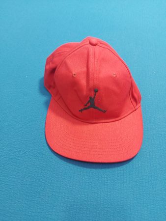 Jordan Jugend Rote Kappe