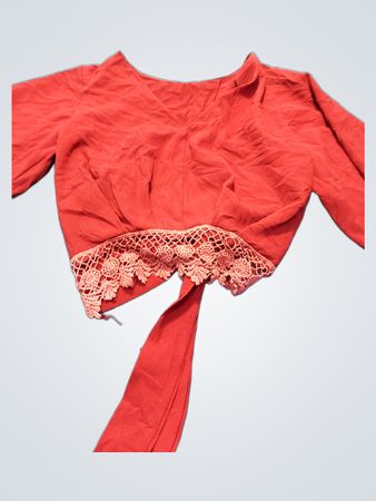 Kastanienfarbene verkürzte Bluse mit Spitzenbesatz und Rückenschnürung