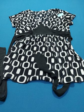 Dressbarn Damen Schwarz-Weiße Geometrische Druck Bluse