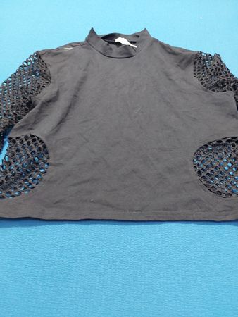 Schwarzes Langarmoberteil mit Mesh-Details