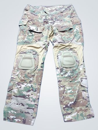 Multicam Cargo-Hosen mit Knieschonern