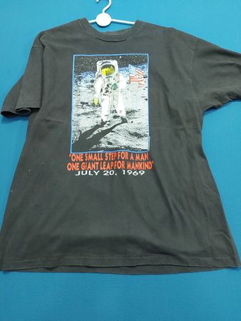Hanes T-Shirt Apollo 11 Grafik