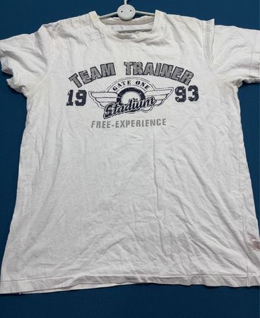Weißes T-Shirt mit "TEAM TRAINER 19 93" Grafik