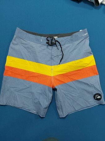 Quiksilver Herren gestreifte Boardshorts