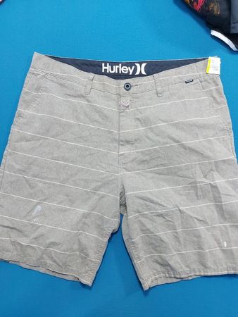 Hurley Herren gestreifte Shorts Größe 36