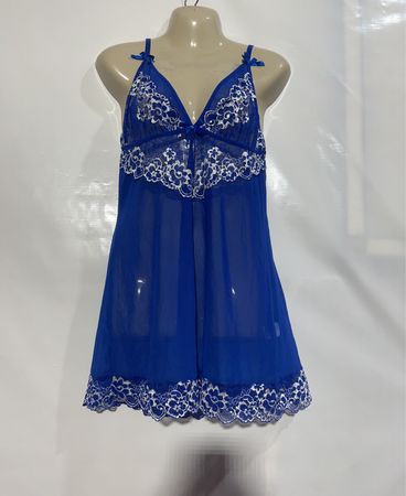 Blaues Babydoll-Nachthemd mit weißer Spitzenverzierung
