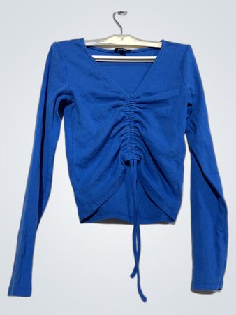 Blaues gerafftes V-Ausschnitt-Top mit langen Ärmeln