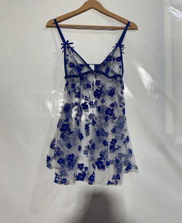 Durchscheinendes blaues Blumen-Babydoll-Nachtwäsche-Set