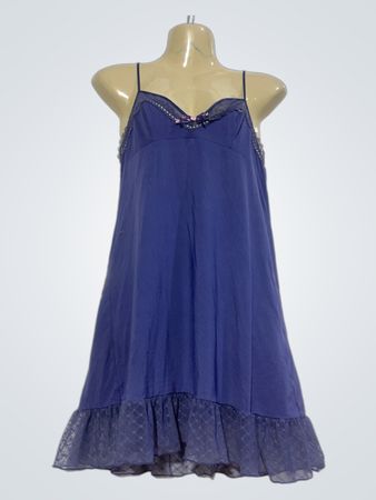 Blaues Slipkleid mit Spitzenbesatz