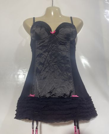 Schwarzes Spitzen-Babydoll mit pinken Schleifen