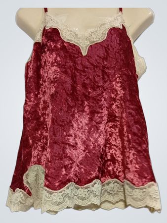 Roter Samt-Camisole mit Spitzenbesatz