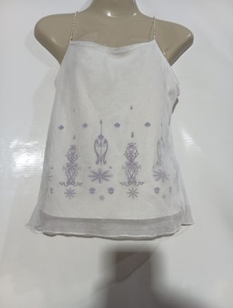 Café-Theater weiße Camisole mit lila Verzierungen