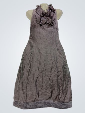 Damen ärmelloses Kleid mit Rüschenkragen und gestricktem Saum