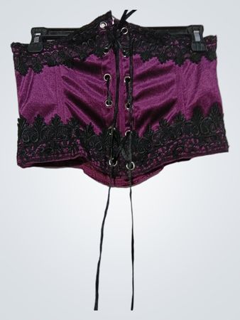 Unheilvolles lila Korsett mit schwarzer Spitze und Quaste