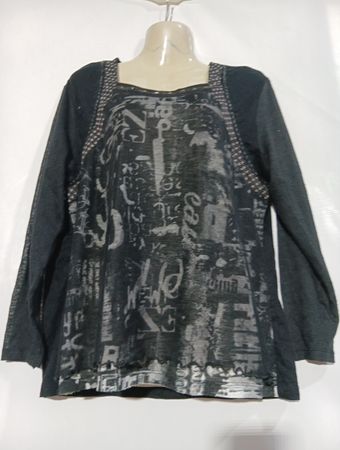 Schwarzes Langarmshirt mit grafischem Druck