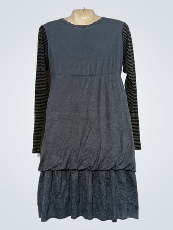CICERO Damenkleid in Grau mit schwarzen, gestreiften Ärmeln und Blumenverzierung