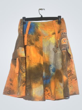 Orange- und braun gefärbter Batikrock mit Taschen