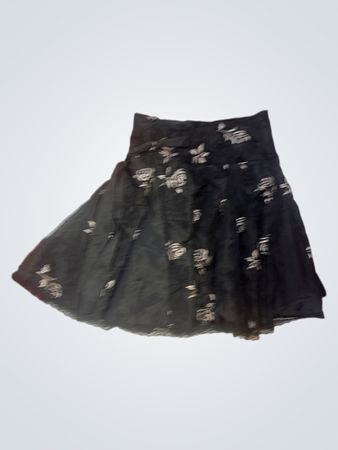 Schwarzer Blumenrock mit Spitzenbesatz