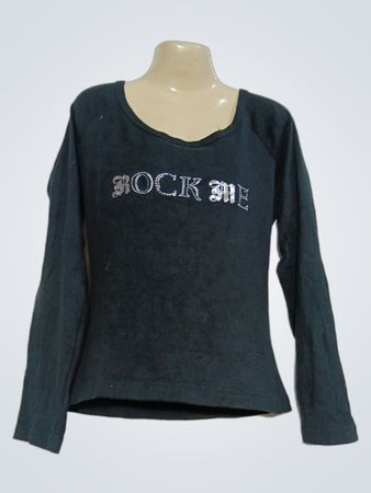 Schwarzes Langarm-T-Shirt mit „ROCK ME“-Grafik