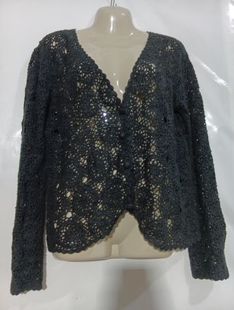 Gehäkelte Knopf-Cardigan