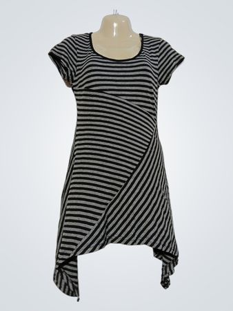 New Look gestreiftes T-Shirt-Kleid mit asymmetrischem Saum