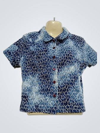 Blau-weiß gemustertes Kurzarmhemd