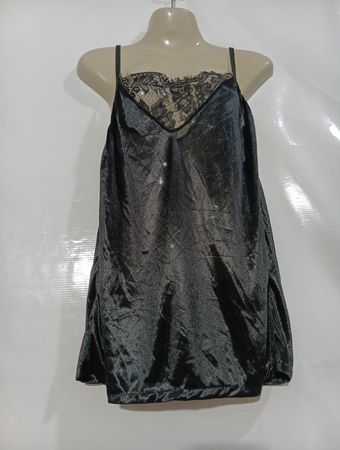 Schwarz mit Spitzenbesatz Chemise