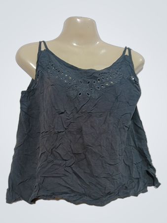 Undiz Grey Cami Top mit Quasten und Ösen-Detail